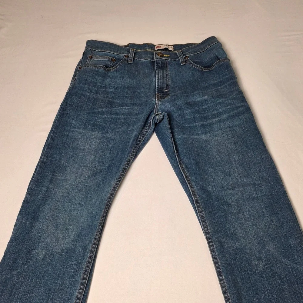 Wrangler Jeans Mens Straight Fit 31x30 Blue Medium Wash Denim 5-Pocket Classic‎